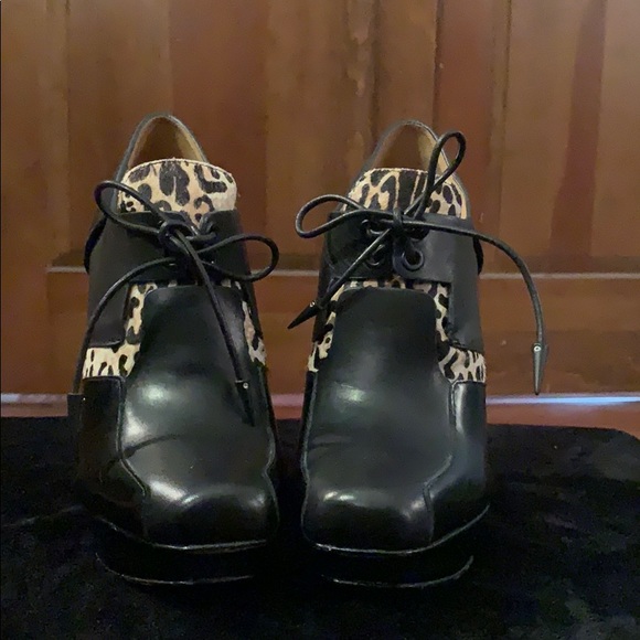 ๐ON SALE ๐ L.A.M.B. Doroata Oxford Bootie - Picture 2 of 7